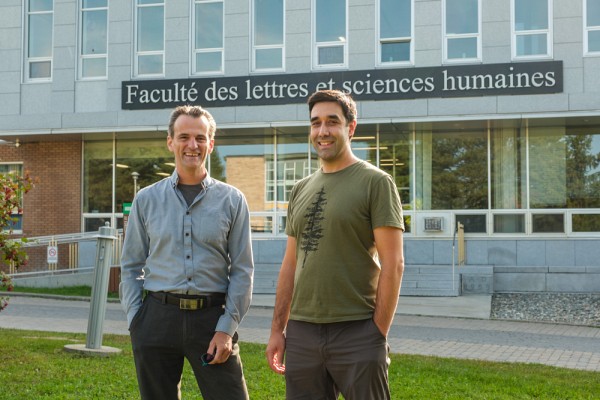 La cr&eacute;ation de la Plateforme en humanit&eacute;s num&eacute;riques est une initiative de la Facult&eacute; des lettres et sciences humaines. Elle est sous la direction du Pr Fran&ccedil;ois Claveau. Sur la photo : Carol Gauthier, responsable de recherche au Centre de calcul scientifique (CCS) de l&rsquo;Universit&eacute; de Sherbrooke, et Philippe Boissonneault, analyste de l'informatique &agrave; la Plateforme en humanit&eacute;s num&eacute;riques.