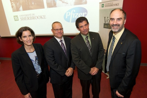 Annie S&eacute;bastien et Kevin Nepveux, de Pfizer, ainsi que les professeurs Nicolas Abatzoglou et Jacques Beauvais.