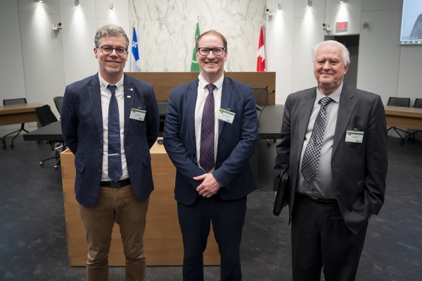 Les coorganisateurs de la conf&eacute;rence, les professeurs Wim Remysen (FLSH) et Guillaume Rousseau (Droit), en compagnie de M. Jacques Leclerc, conf&eacute;rencier. 