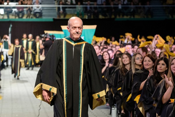 Chercheur en t&eacute;l&eacute;d&eacute;tection des particules atmosph&eacute;riques renomm&eacute; mondialement, le professeur en g&eacute;omatique appliqu&eacute;e Norman&nbsp;T. O&rsquo;Neill a re&ccedil;u le titre de professeur &eacute;m&eacute;rite&nbsp;en lettres et sciences humaines.&nbsp;