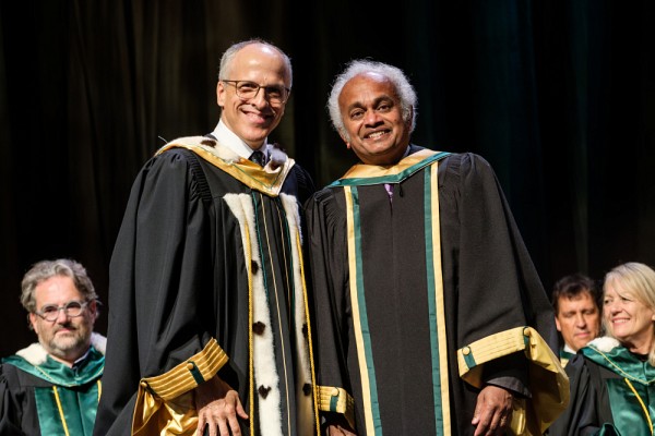 Jouant un r&ocirc;le actif dans le monde de l&rsquo;&eacute;conomie du d&eacute;veloppement depuis plus de trois d&eacute;cennies, Shantayanan Devarajan est nouvellement docteur d'honneur en gestion.