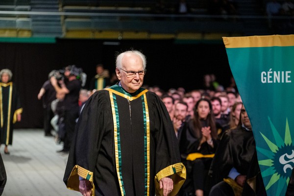 Diego Bellabarba, nouvellement nomm&eacute; professeur &eacute;m&eacute;rite en m&eacute;decines et sciences de la sant&eacute;, a eu un&nbsp;impact in&eacute;gal&eacute; sur des g&eacute;n&eacute;rations de personnes &eacute;tudiantes et d&rsquo;endocrinologues bien au-del&agrave; des limites de l&rsquo;UdeS.