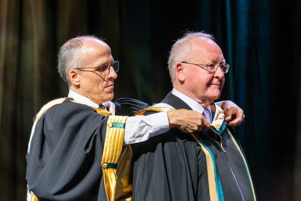 Andrew M. Pettigrew, figure influente de la recherche dans le domaine du management, a &eacute;t&eacute; nomm&eacute; docteur d'honneur en gestion.