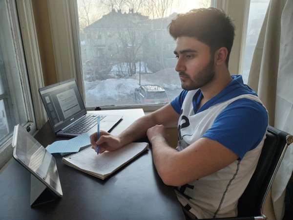 &Agrave; l'automne 2020, Yasser a d&eacute;but&eacute; son parcours &agrave; l'UdeS.