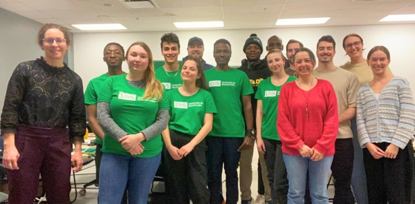 L'&eacute;quipe multidisciplinaire &eacute;tait compos&eacute;e de personnes &eacute;tudiantes &agrave; la ma&icirc;trise en g&eacute;nie chimique, g&eacute;nie civil, informatique et chimie.