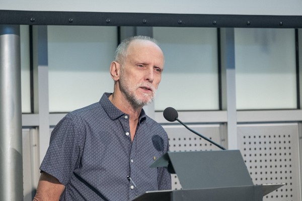 Professeur Jean Goulet, vice-recteur aux ressources humaines et aux relations internationales