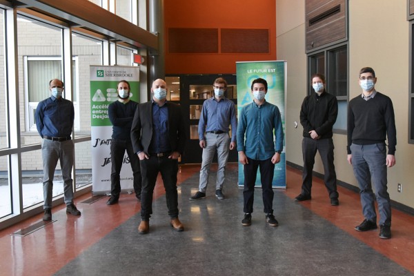 De gauche &agrave; droite, de l'arri&egrave;re vers l'avant&nbsp;:&nbsp;Jean Bibeau, Alexandre Pr&eacute;mont-Foley, Romain Ruhlmann, Vincent Reiher, Martin Laforest, Laurent Colas et Yves B&eacute;rub&eacute;-Lauzi&egrave;re.