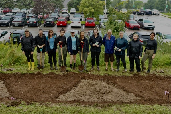 L'&eacute;quipe attitr&eacute;e &agrave; la biodiversit&eacute; du PRESE ainsi que l'&eacute;quipe &eacute;tudiante du baccalaur&eacute;at en &eacute;cologie.