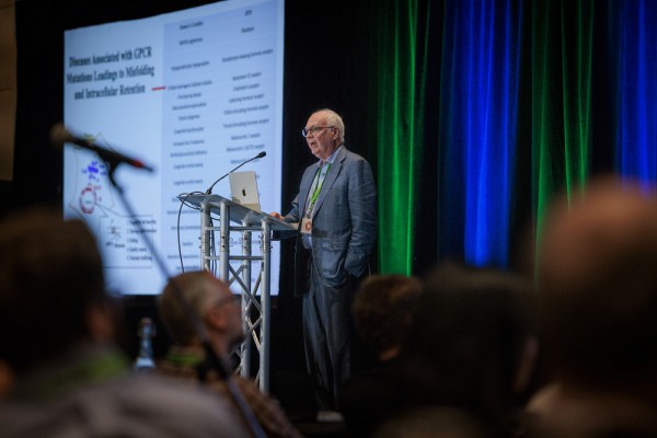 Michel Bouvier, directeur g&eacute;n&eacute;ral de l&rsquo;Institut de recherche en immunologie et canc&eacute;rologie (IRIC), professeur en biochimie et en m&eacute;decine mol&eacute;culaire &agrave; l'Universit&eacute; de Montr&eacute;al et professeur associ&eacute; &agrave; l'Universit&eacute; de Sherbrooke.