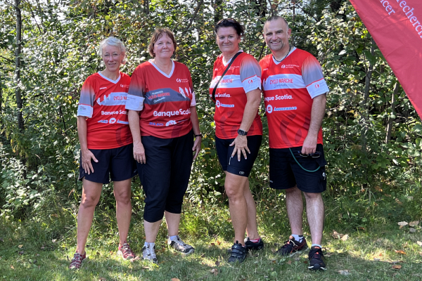 Pour une premi&egrave;re fois, l&rsquo;&Eacute;cole de r&eacute;adaptation de l&rsquo;Universit&eacute; de Sherbrooke &eacute;tait repr&eacute;sent&eacute;e par l&rsquo;&eacute;quipe Gang r&eacute;adapt, gr&acirc;ce au leadership de Nathalie Lachance, conseill&egrave;re &agrave; l&rsquo;am&eacute;lioration continue des programmes, qui a recrut&eacute; ses coll&egrave;gues, dont la vice-doyenne de l&rsquo;&Eacute;cole de r&eacute;adaptation Chantale Sylvain