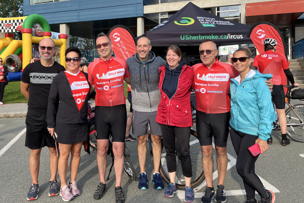 L'&eacute;quipe Marie-Andr&eacute;e Quirion (de gauche &agrave; droite) : Dr Jean-Fran&ccedil;ois Bilodeau (conjoint), Marie-Andr&eacute;e Quirion, Pierrot Richard, Daniel Nault, Jos&eacute;e Th&eacute;riault, Georges Lemire et Caroline Chartier
