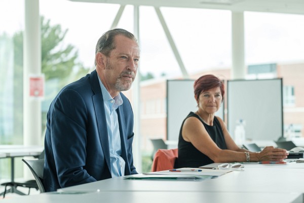 La n&eacute;gociatrice en chef pour le programme des ODD, madame Chantal Line Carpentier, et l&rsquo;actuel directeur du Centre d&rsquo;information des Nations Unies, monsieur Robert Skinner, prochain responsable du Bureau des partenariats de l&rsquo;ONU.