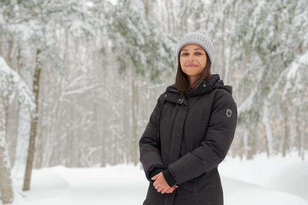 V&eacute;ritable amoureuse de l'hiver et de sa magie po&eacute;tique, La&euml;titia Lafforgue est conseill&egrave;re en communication au Service des stages et du d&eacute;veloppement professionnel, au Campus principal.
