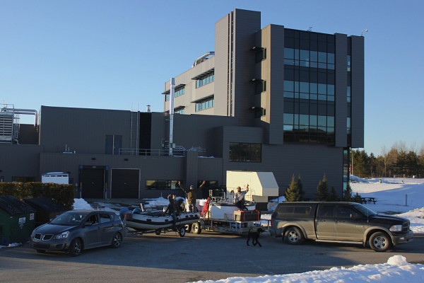 Dragan Tutic, Colin Gauthier-Barrette et Renaud Lafortune qui se pr&eacute;parent &agrave; partir vers la Floride pour aller tester leur prototype en 2017.