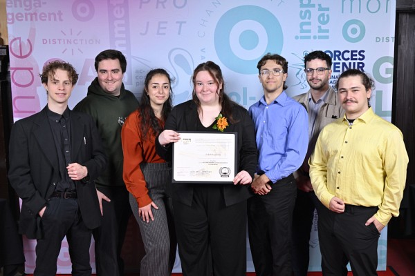 Une partie des membres de UdeS Esports