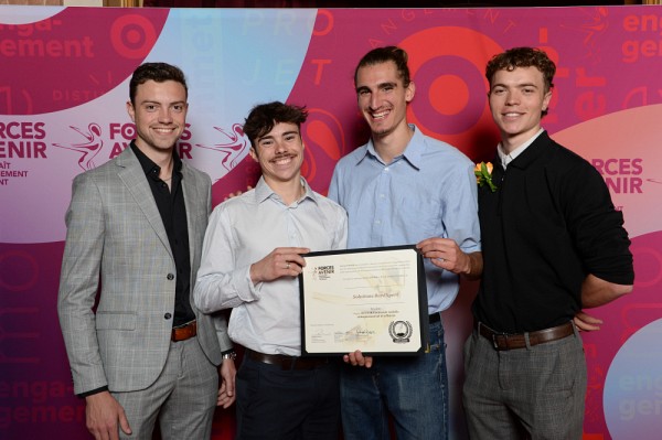 Les &eacute;tudiants derri&egrave;re le projet Solutions BardXpert