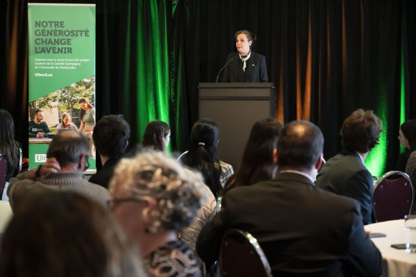 S'adressant aux convives au nom de la direction de la Facult&eacute;, la vice doyenne &agrave; l'enseignement Pre Nancy Dumais a rappel&eacute; l'importance d'encourager une rel&egrave;ve scientifique forte dans un contexte marqu&eacute; par la d&eacute;sinformation et la fragilit&eacute; des appuis politiques &agrave; la recherche.