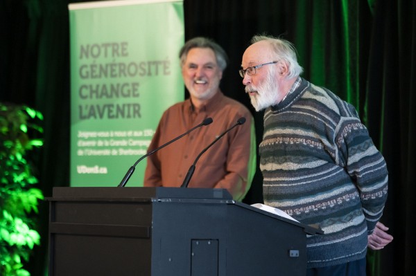 L'instigateur de la bourse Andr&eacute;-Cyr de recherche en ornithologie de la Soci&eacute;t&eacute; de loisir ornithologique de l'Estrie (SLOE), le professeur retrait&eacute; Andr&eacute; Cyr, a d&eacute;crit le contexte de cr&eacute;ation de la bourse en compagnie du pr&eacute;sident du conseil d'administration de la SLOE, M. Sylvain Langlois.