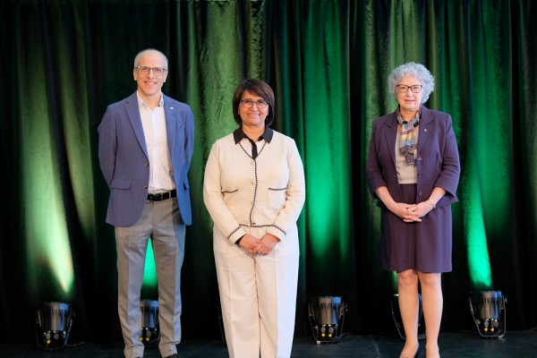 R&eacute;cemment retrait&eacute;e, Soucila Badaroudine, qui a termin&eacute; sa carri&egrave;re comme ombudsman des &eacute;tudiantes et des &eacute;tudiants, conserve des souvenirs imp&eacute;rissables de ses 36 ans de service &agrave; l'UdeS.