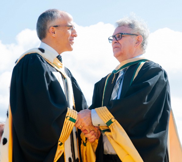 Ren&eacute; Larouche, docteur d&rsquo;honneur en sciences de l&rsquo;activit&eacute; physique, pour sa contribution remarquable &agrave; la valorisation de la profession enseignante et &agrave; la place qu&rsquo;occupe l&rsquo;&eacute;ducation physique dans la soci&eacute;t&eacute;.
