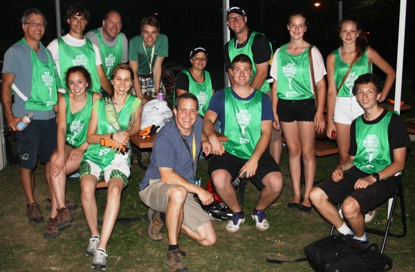 Quelques b&eacute;n&eacute;voles de l'&eacute;quipe verte Cascades, accompagn&eacute;s de Patrice Cordeau et David Gu&eacute;rin.