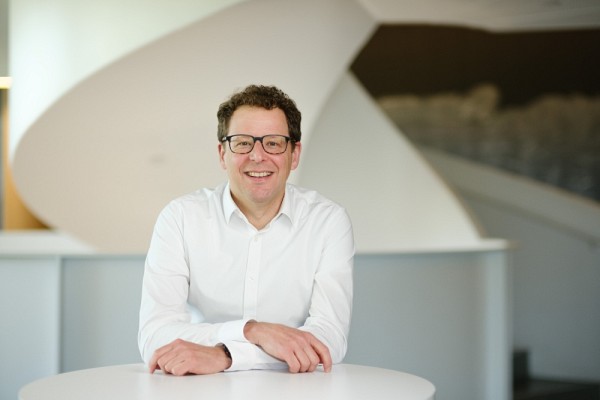 Le professeur Alexandre Blais a contribu&eacute; &agrave; positionner Sherbrooke et le Qu&eacute;bec comme des acteurs cl&eacute;s de la r&eacute;volution scientifique quantique.