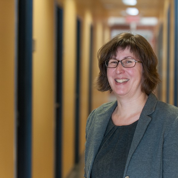 La professeure Caroline Boivin, sp&eacute;cialiste en marketing vert &agrave; l'&Eacute;cole de gestion.