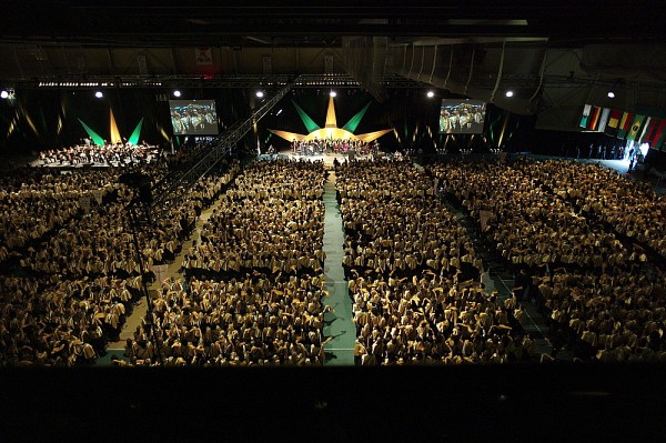 Le stade int&eacute;rieur &eacute;tait m&eacute;connaissable pour l'&eacute;v&eacute;nement.