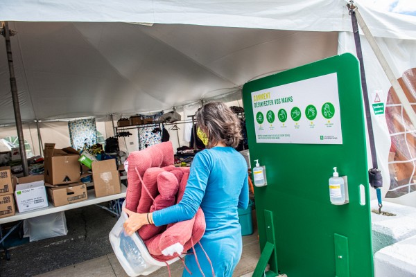 Tr&egrave;s appr&eacute;ci&eacute; des &eacute;tudiantes et &eacute;tudiants, le Bazar de la rentr&eacute;e offre gratuitement, gr&acirc;ce &agrave; la g&eacute;n&eacute;rosit&eacute; de la communaut&eacute; universitaire, des articles d'occasion utiles pour l'arriv&eacute;e en chambre ou en appartement.