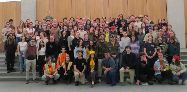 Photo de famille de tous les participants et participantes (photo fournie)