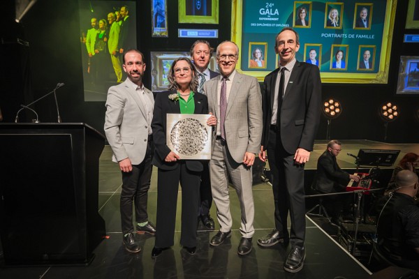 M. K&eacute;vin Blais-B&eacute;langer, vice-pr&eacute;sident, Assurances de groupes nationales chez La Personnelle, Mme Jos&eacute;e Ouellet, grande ambassadrice 2024, M. Vincent Joli-Coeur, pr&eacute;sident du CA de La Fondation, Pr Pierre Cossette, recteur de l'UdeS et Pr Jean Proulx, doyen de la Facult&eacute; de g&eacute;nie.