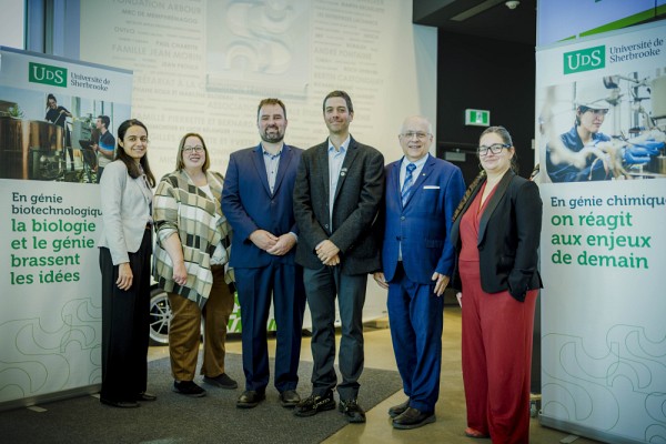 Comit&eacute; consultatif de la chaire de recherche : Elmira Moosavi, membre externe; Nathalie Faucheux, vice-doyenne &agrave; la recherche, Facult&eacute; de g&eacute;nie; &Eacute;liot Lavoie, repr&eacute;sentant du ministre (adjoint ex&eacute;cutif et conseiller strat&eacute;gique), MRNF (minist&egrave;re des Ressources naturelles et des For&ecirc;ts); Pr Jean-Fran&ccedil;ois Boulanger, cotitulaire de la chaire; Pr Gervais Soucy, cotitulaire de la chaire; Val&eacute;rye Desbiens, repr&eacute;sentante du ministre (ing&eacute;nieure en m&eacute;tallurgie),&nbsp;MRNF (minist&egrave;re des Ressources naturelles et des For&ecirc;ts),&nbsp;Michel Gauthier-Cardin, membre externe (non pr&eacute;sent sur la photo)