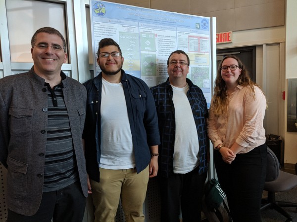 Guillaume Marion (membre du groupe de Recherche et sauvetage Sherbrooke et Haut-Saint-Fran&ccedil;ois, organisme partenaire du projet) et Gautier Virassamy-Covindin, Philippe Vall&eacute;e-Lefebvre et Charlotte Crevier de l'&eacute;quipe G&eacute;oSauvetage.