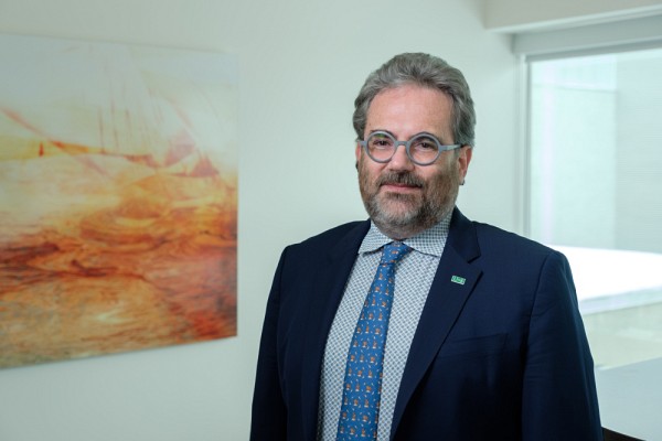 Le vice-recteur &agrave; la valorisation et aux partenariats, le professeur Vincent Aimez