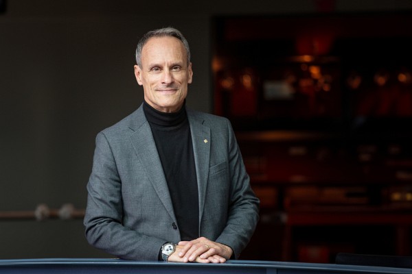 Le professeur Jean Roy, doyen de l'&Eacute;cole de gestion