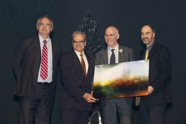 &Eacute;ric T&eacute;trault, directeur des communications et affaires publiques chez ArcelorMittal Mines Canada, Pr Serge Jandl, doyen de la Facult&eacute; des sciences, Pierre Breton, ambassadeur 2012 de la Facult&eacute; des sciences, et Pr Jacques Beauvais, vice-recteur &agrave; la recherche.