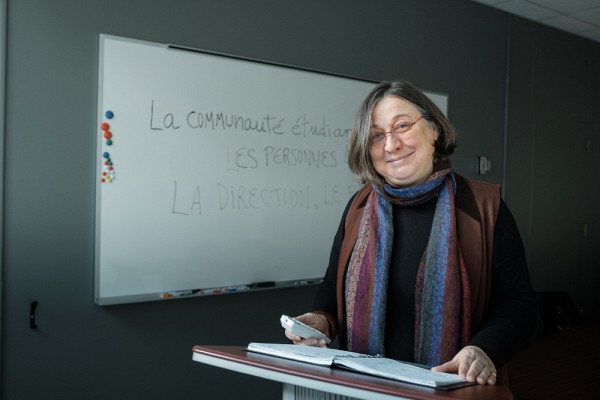 L'expertise de la professeure et lexicographe Nadine Vincent a &eacute;t&eacute; mise &agrave; profit dans l'&eacute;laboration du nouveau Guide de r&eacute;daction inclusive.