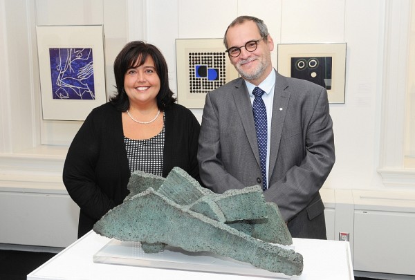 Mme France Dub&eacute;, pr&eacute;sidente de l'arrondissement du Vieux-Longueuil, et le professeur Alain Webster, vice-recteur au d&eacute;veloppement durable et aux relations gouvernementales et vice-recteur au Campus de Longueuil, ont donn&eacute; le coup d'envoi &agrave; l'exposition le 25&nbsp;septembre dans le cadre des Journ&eacute;es de la culture.