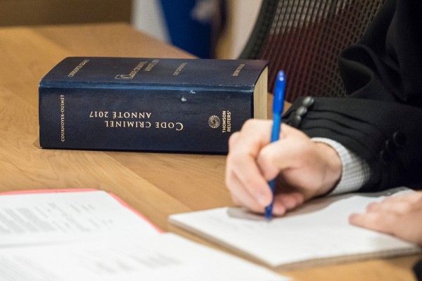 Dans la pratique du droit, la performance et l'attrait pour les carri&egrave;res payantes sont souvent en contradiction avec la qualit&eacute; de vie familiale.