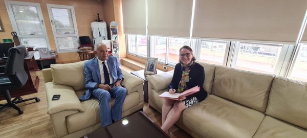 Signature de l'entente entre Farid El Bacha, pr&eacute;sident par int&eacute;rim de Universit&eacute; Mohamed V et Pascale Lafrance, directrice g&eacute;n&eacute;rale d'USherbrooke International, &agrave; Rabat au Maroc.