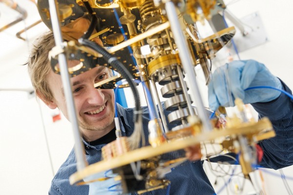 Le parcours de Julien &agrave; l'UdeS a &eacute;t&eacute; marqu&eacute; par, notamment, l'engagement &eacute;tudiant.