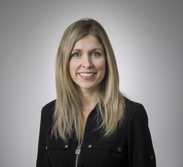 La professeure Marie-Eve Carignan est sp&eacute;cialiste de la communication de crise et des enjeux sociopolitiques et &eacute;conomiques des m&eacute;dias.