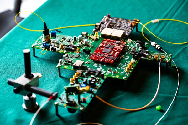 Un prototype de magn&eacute;tom&egrave;tre quantique &agrave; base de diamant.