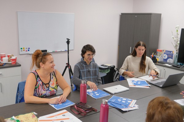 Annie Poulin, directrice d&rsquo;Alphare, avec Emmanuel Bilodeau et Roxanne Dault du GRIIS
