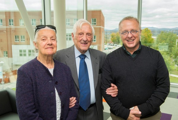 Pierrette et Bernard Coupal, accompagn&eacute;s d&rsquo;un de leurs fils, Jean-Fran&ccedil;ois, lors de l&rsquo;inauguration du Studio de cr&eacute;ation &ndash; Fondation Huguette et Jean Louis Fontaine, lequel abritera bient&ocirc;t l&rsquo;Usine-&eacute;cole Siboire