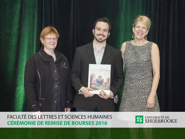 La directrice du D&eacute;partement de g&eacute;omatique appliqu&eacute;e, la professeure Lynda Bellalite, le r&eacute;cipiendaire de la bourse d'excellence du d&eacute;partement, Bruno Courtemanche et la doyenne de la FLSH, la professeure Christine Hudon