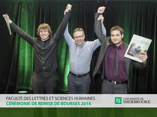 Les r&eacute;cipiendaires d'une bourse &laquo; In Memoriam &raquo; Beno&icirc;t-Daoust-Tremblay,&nbsp;Alexandre Blanchard et Martin Mallette et l'initiateur du fonds, M. Beno&icirc;t Huberdeau, coordonnateur de stages &agrave; l'UdeS.