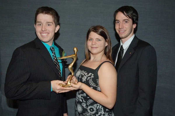 Hugo Fortier-Topping, Catherine St-Pierre, Beno&icirc;t Picard font partie du groupe Baja SAE.