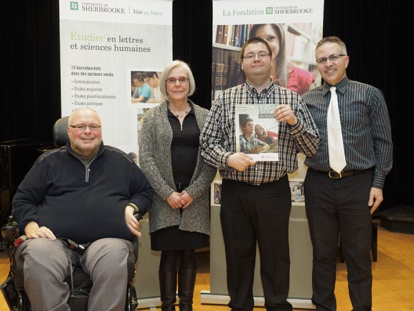 Les parents de&nbsp;Beno&icirc;t-Daoust-Tremblay, M. Gilles Daoust et Mme&nbsp;Sylvie Tremblay, Simon Fradette (r&eacute;cipiendaire) et Beno&icirc;t Huberdeau (donateur).