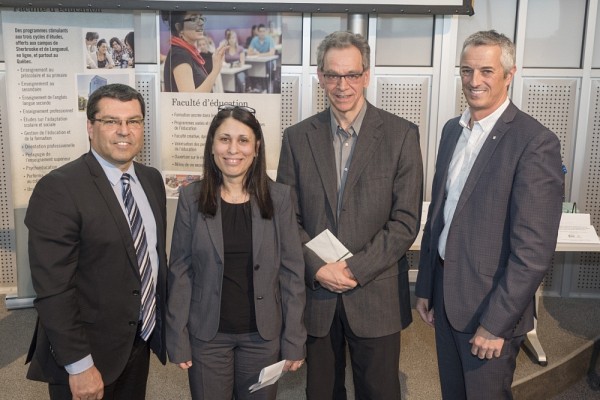 Serge Striganuk, doyen de la Facult&eacute; d'&eacute;ducation, Sawsen Lakhal, professeure au Secteur PERFORMA, Roger de Ladurantaye, r&eacute;cipiendaire du volet francophone du Prix PERFORMA et Jules B&eacute;langer, directeur du Secteur PERFORMA